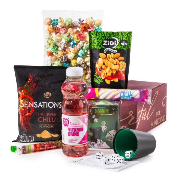 Jeugd kerstpakketten met een spelletje voor jongvolwassenen.