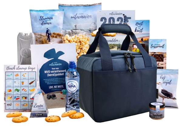 Kerstpakket Zeeland met een handige tas voor op het strand.