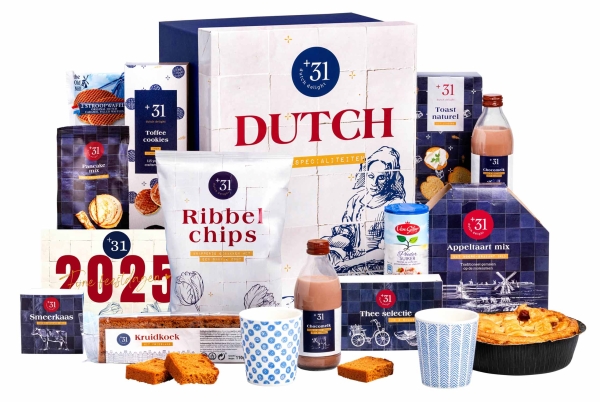 Oud Hollandse kerstpakketten met stroopwafels en appeltaart.